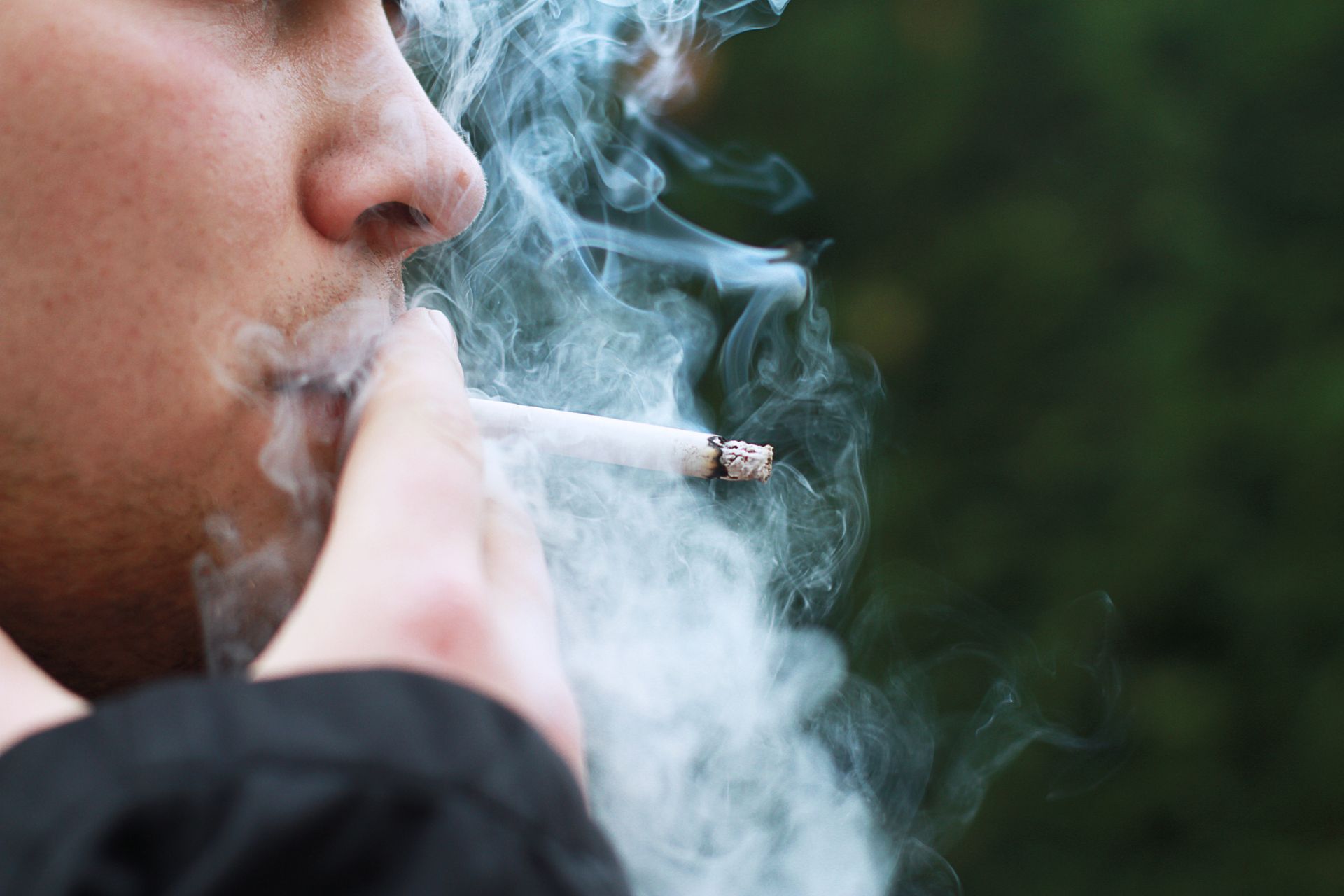 Les fumeurs sont-ils protégés du Covid-19 grâce à la nicotine ?