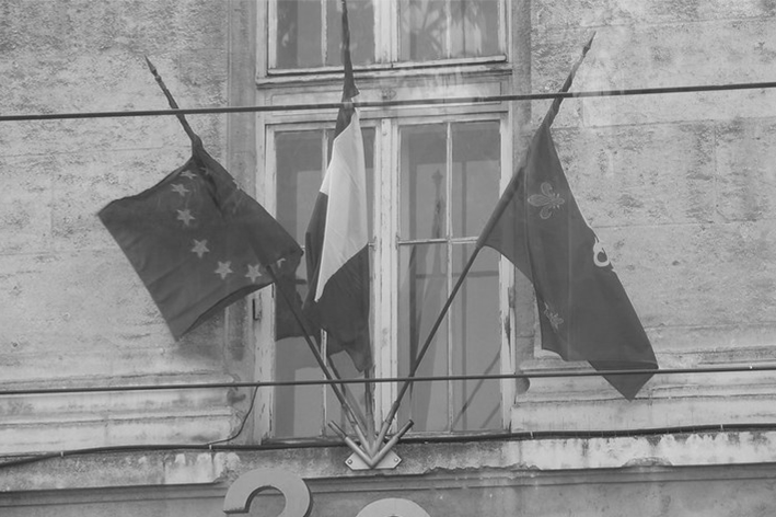 Un drapeau européen sur les frontons des mairies ? Pourquoi la